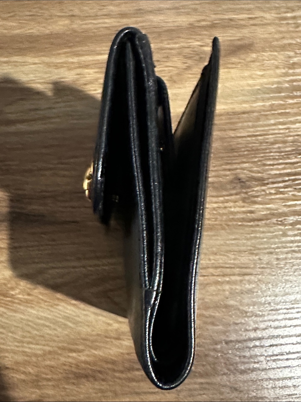 Gucci Black Leather Compact Wallet with Gold Horsebit Detail - Picture 5 of 7